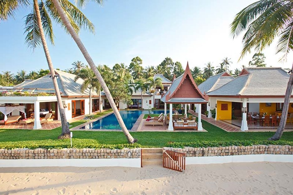 Miskawan Villa Lotus beach-front location