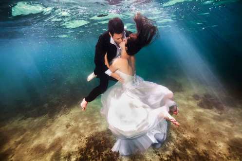 Underwater Wedding Festival, Trang